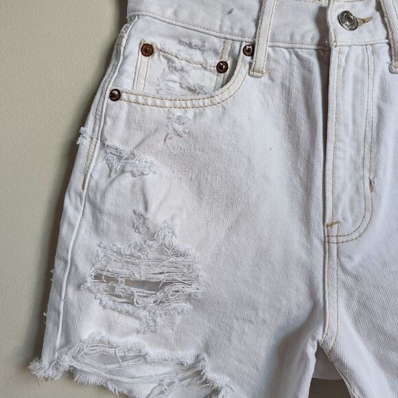 AMERICAN EAGLE White Distressed Cotton High-Rise Boyfriend Jean Shorts Size 0 - Picture 9 of 15